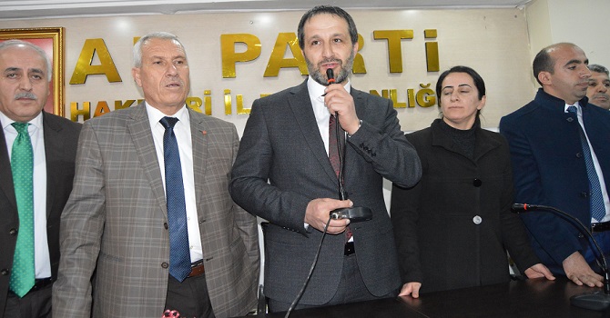 Ak Parti il Başkanı Gür görevine başladı