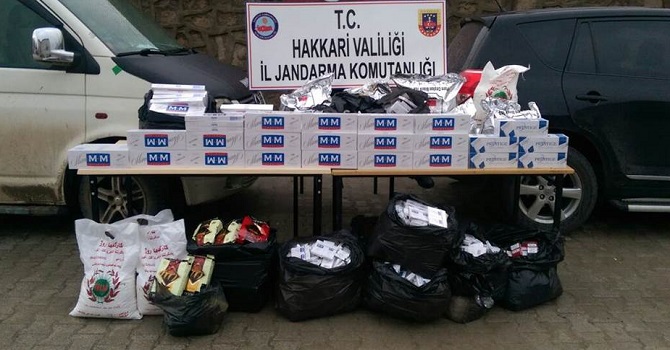 Çukurca'da Kaçak sigara, şeker ve çay ele geçirildi
