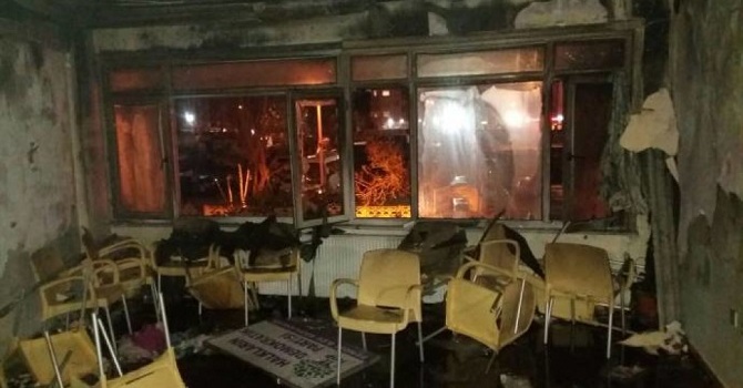 HDP İlçe binası, ateşe verildi