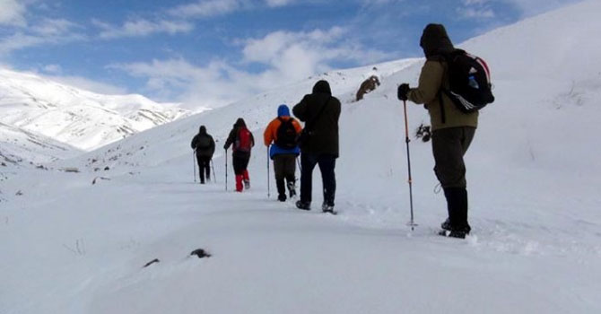 Yüksekova'da 3 bin rakımlı dağa doğa yürüyüşü