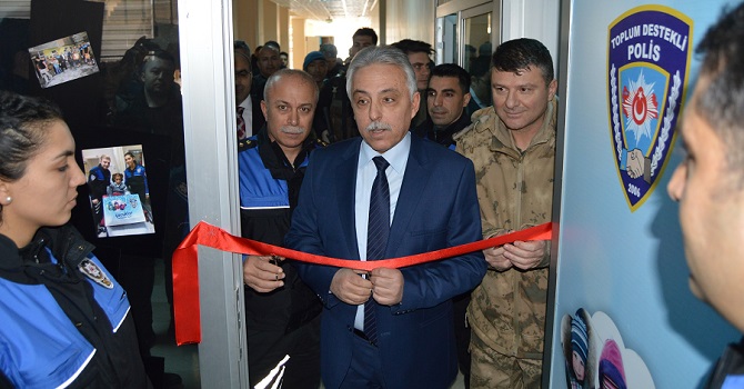 Hakkari Polisi, vatandaşlara Ücretsiz giyim Mağazası açtı