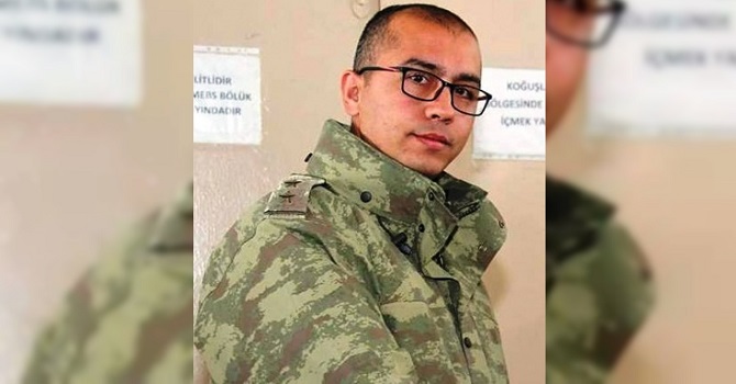 Üsteğmen evinde ölü bulundu