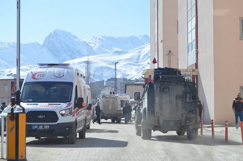 Çukurca'da üs bölgesine saldırı: 1 Şehit 5 yaralı