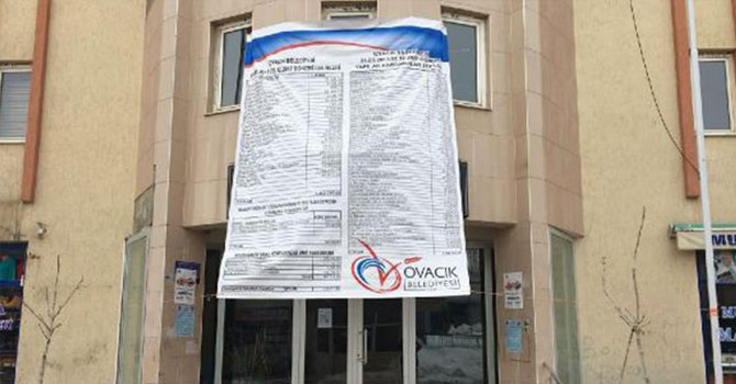 'Komünist Başkan' gelir gider tablosunu astı