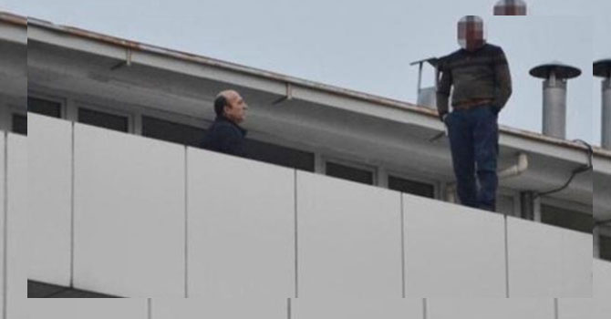 İmam canına kıymak için çatıya çıktı