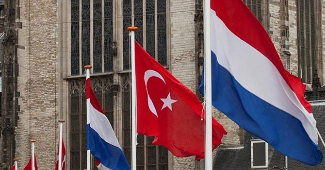 Hollanda Türkiye büyükelçisini resmen çekti