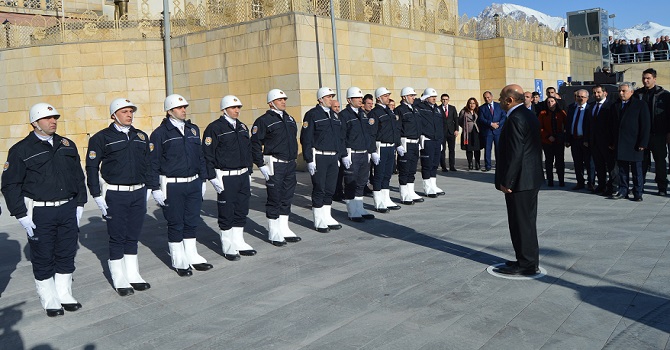 Başbakan Yardımcısı Işık Hakkari'de