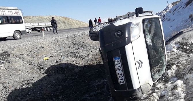 Hakkari-Van karayolunda trafik kazası: 4 Yaralı