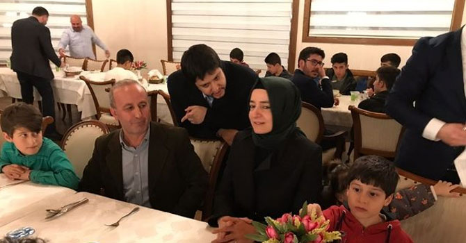 Bakan Sayan Kaya, Hakkarili öğrencileri ağırladı