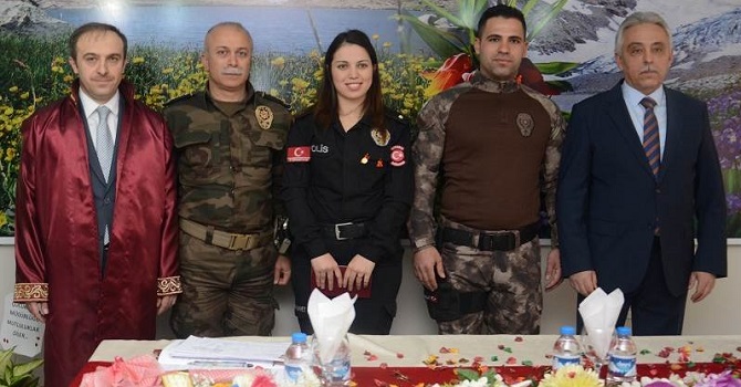 Vali Toprak, Polis memurların nikah şahitliğini yaptı