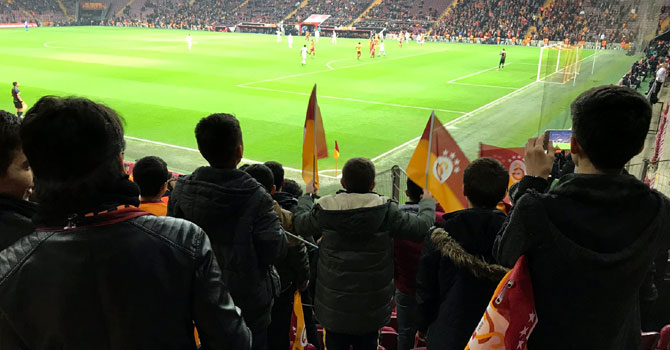 Hakkarili öğrenciler Galatasaray - Konya maçını izledi