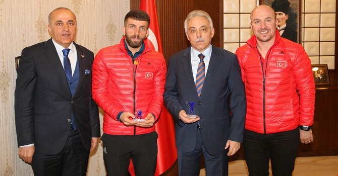 Vali Toprak, Başarılı sporcuyu makamında kabul etti