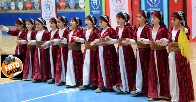 Hakkari'de halk oyunları yarışması düzenlendi