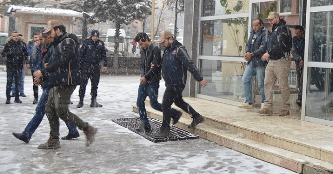 Hakkari'de Gözaltına alınan 13 kişiden 6'sı tutuklandı