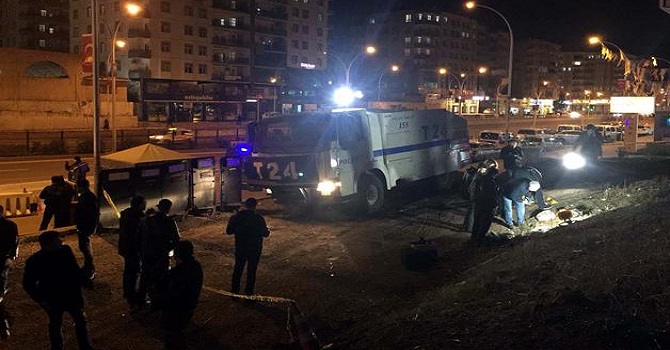 AK Parti İl Başkanlığı yakınındaki polis noktasına saldırı