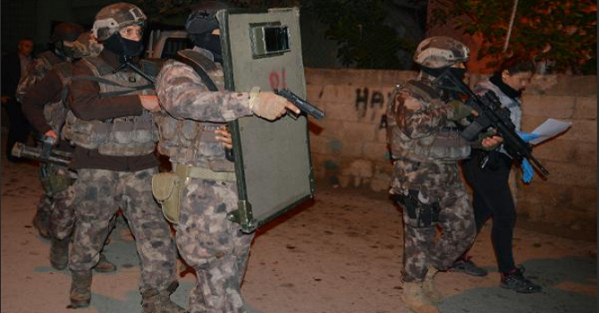 Adana İstanbul, Van, Diyarbakır, Batman, ve Şırnak'ta ev baskınları