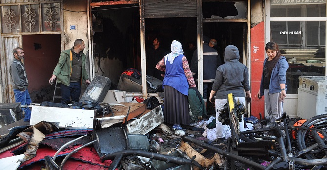 Yüksekova'da Spor malzeme deposunda yangın çıktı