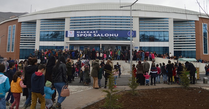 Hakkari'de Sirk gösterisine yoğun ilgi