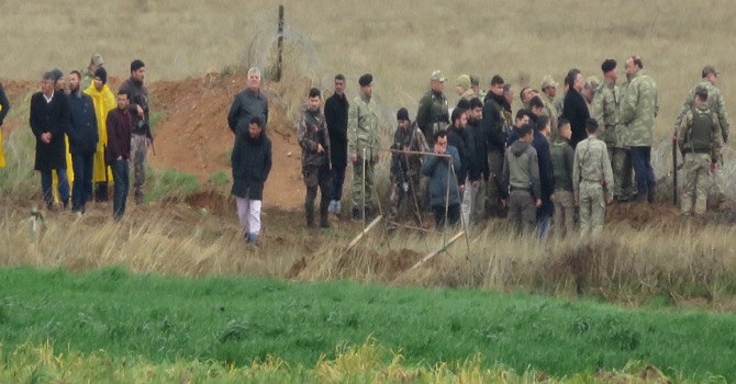 Zırhlı araç sele kapıldı: 2 asker kayıp