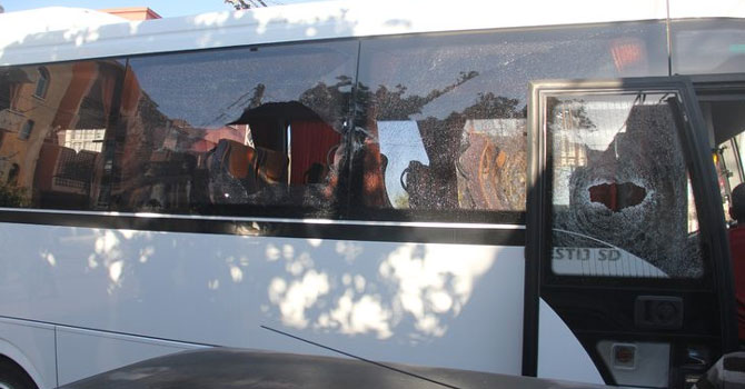 Öğrenci servisine pompalı tüfekle saldırdı