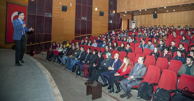 Hakkari'de DGS ve KPSS semineri düzenledi