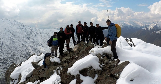 Hakkarili Dağcılar 3 bin 100 rakımlı Abdurrezzak dağına tırmandı