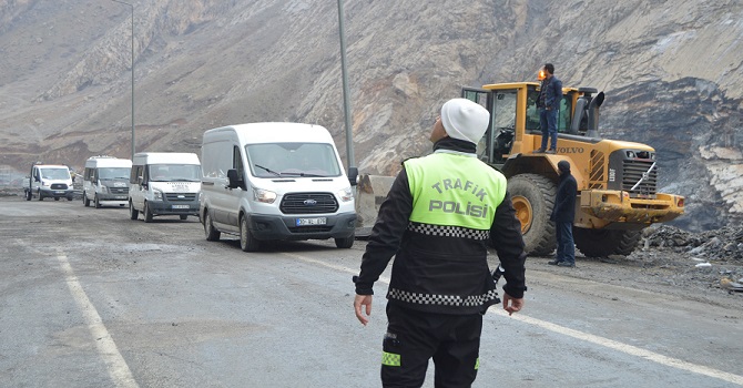 Hakkari'de Polis ekipleri saniyelerle kurtuldu