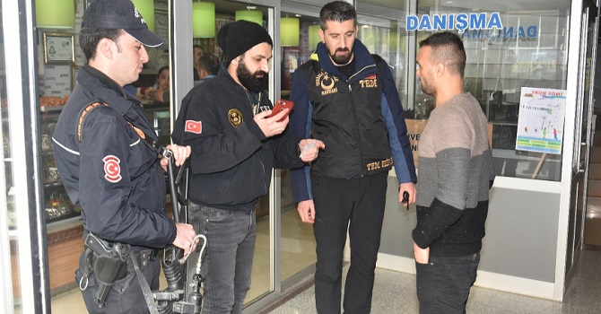 Hakkari'de 800 polisle 'Huzur' uygulaması