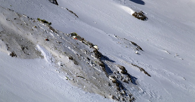 İran'da 66 kişiyle birlikte düşen uçağın kara kutuları bulundu