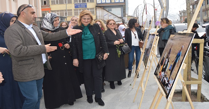 Hakkari'de 8 Mart etkinlikleri: Kadın konulu sergi açıldı