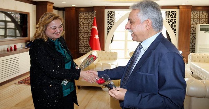 Hakkari'de 8 Mart kadınlar günü kutlamaları