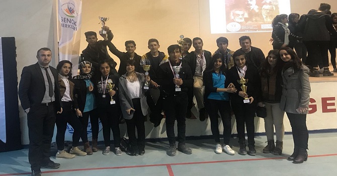 Hakkari’de gençler arası şiir okuma yarışması