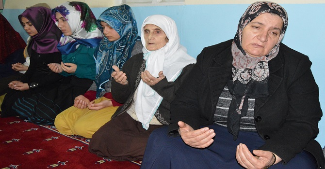 Afrindeki askerler için Hakkari'de dua ettiler