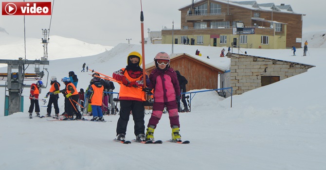 İran ve Irak'tan Hakkari'ye kayak yapmaya geliyorlar