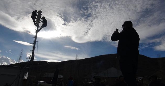 Hakkari'de Drone Kullanarak 'Alo' Diyen Köyün Şebeke Sorunu Çözüldü