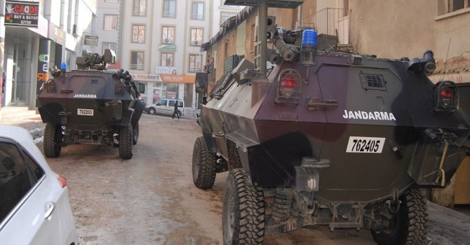 Şırnak ve ilçelerinde Newroz öncesi ev baskınlarında 76 kişi gözaltına alındı