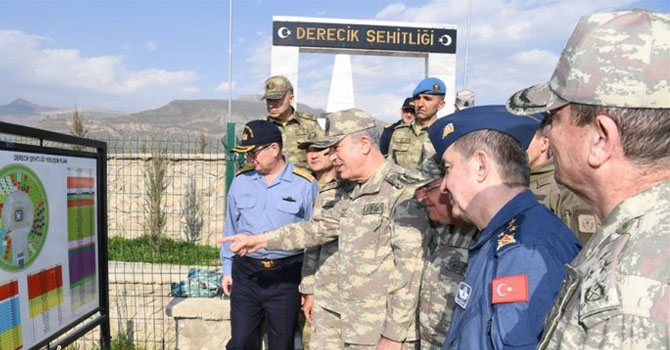 Genelkurmay Başkanı Akar, Hakkari'de İncelemelerde Bulundu