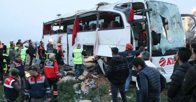 Şoför kalp rahatsızlığı geçirince otobüs devrildi: 4 ölü