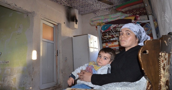 Komşularının yardımıyla hayata tutunan Yüksekovalı aile yardım eli bekliyor