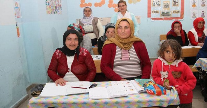 Hakkâri’de 5 bin 850 kişi okuma yazma öğreniyor