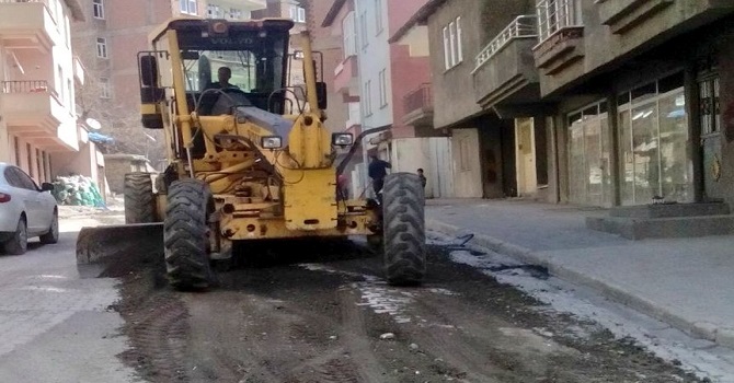 Hakkari’de yol stabilize çalışmaları sürüyor