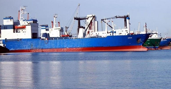 Limana demirleyen gemi "Koku"suyla haber oldu