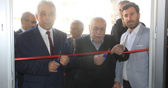 Hakkari’de “Piramit Ofis Mobilyaları” mağazası hizmete açıldı