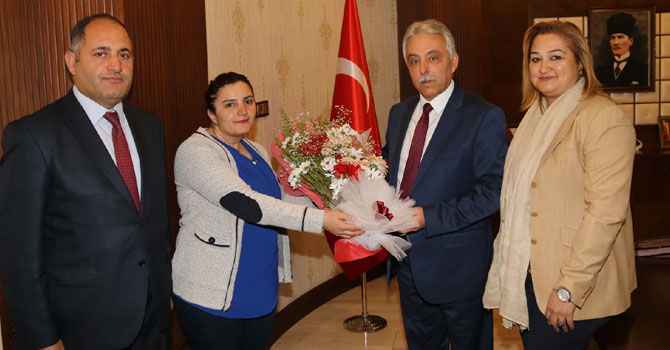 Otizmli öğrenci ve velilerinden Vali Toprak'a ziyaret