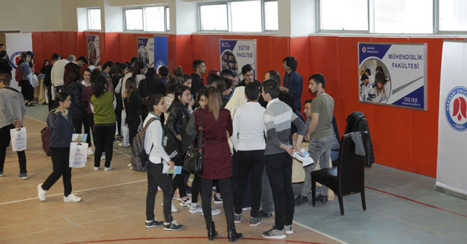 Hakkari Üniversitesi 'Tanıtım ve Kariyer Günleri' programı devam ediyor