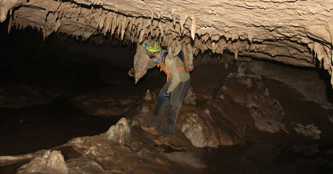 Hakkarili Dağcılar Derecikte mağara keşfetti