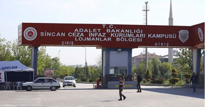 4 'FETÖ' sanığı duruşma salonundan kaçtı