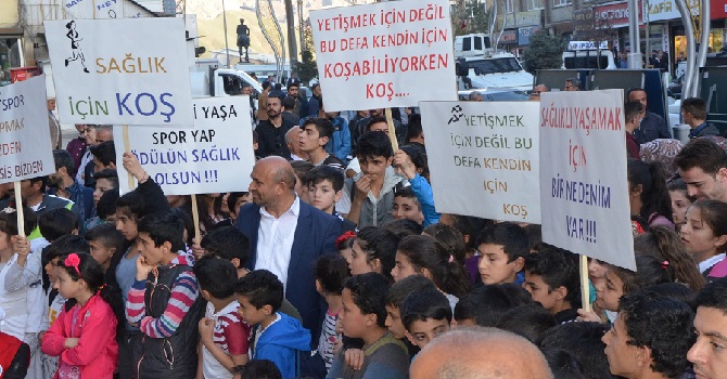 Hakkari’de 'Koşabiliyorken Koş' projesi başladı
