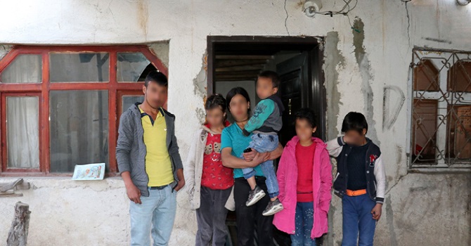 1 Milyon nüfuslu Van bu aileye sahip çıkamadı...Anne Babaları yokluktan bırakıp kaçtılar