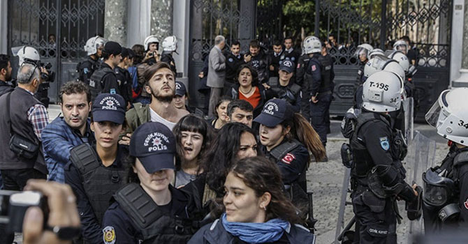 Türkiye'de 70 bin öğrenci cezaevinde